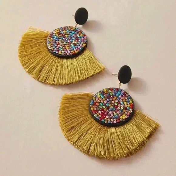 🆕Rhinestone Engraved Round & Fan Tassel Drop🆕 - Picture 1 of 3